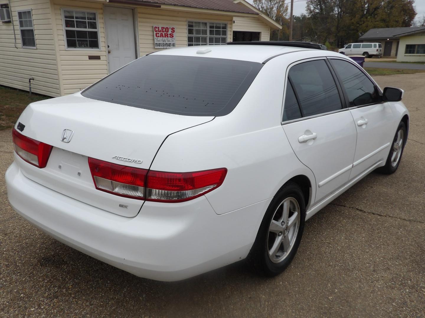 2004 Honda Accord EX-L (1HGCM56894A) with an 2.4L L4 DOHC 16V engine, automatic transmission, located at 401 First NE, Bearden, AR, 71720, (870) 687-3414, 33.726528, -92.611519 - Photo#17